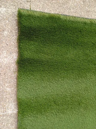Césped artificial verde