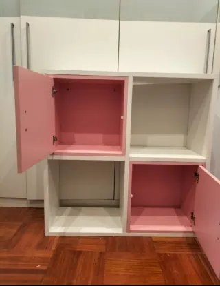 Mueble infantil blanco y rosa