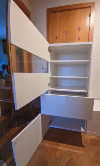 Mueble vitrina y televisión Ikea blanco