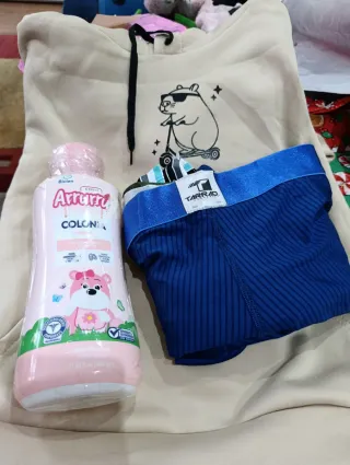 Conjunto Ropa: Sudadera, Ropa Interior y Colonia