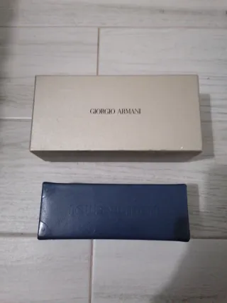 2 Cajas Giorgio Armani y Louis Vuitton Beige/Azul