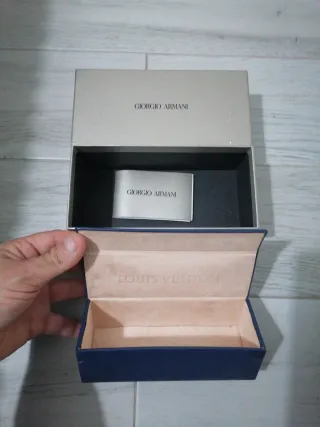 2 Cajas Giorgio Armani y Louis Vuitton Beige/Azul