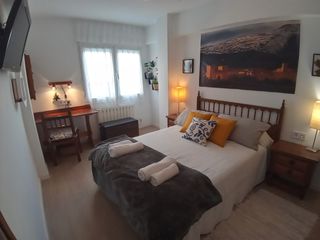 CABECERO RÚSTICO CASTELLANO Y MESILLAS DE NOCHE