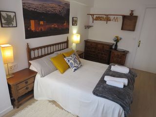 CABECERO RÚSTICO CASTELLANO Y MESILLAS DE NOCHE