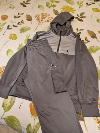 Conjunto Jordan Niño Gris