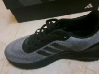Zapatillas Adidas grises y negras