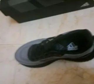 Zapatillas Adidas grises y negras