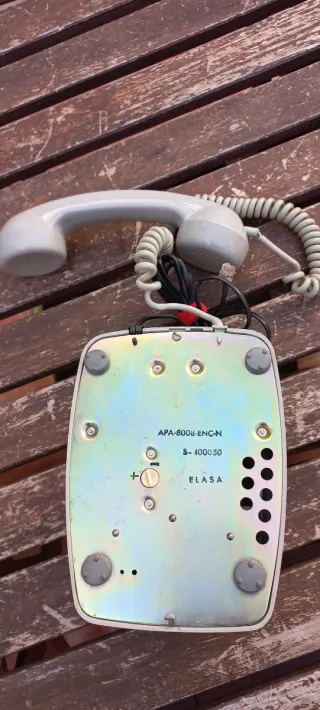 Teléfono antiguo gris Telefónica