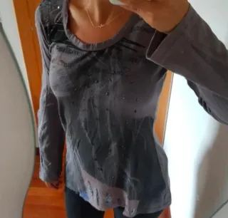 Camiseta gris estampada manga larga