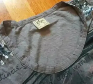 Camiseta gris estampada manga larga