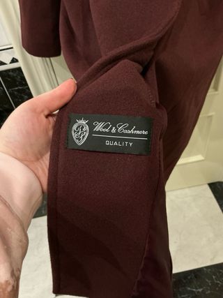 Abrigo burdeos de lana y cashmere con cuello pelo