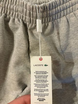 Pantalón corto gris Lacoste