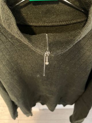 Jersey verde con cremallera