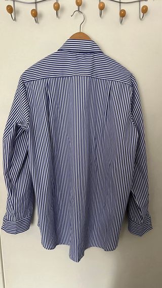 Camisa de rayas con bordado floral