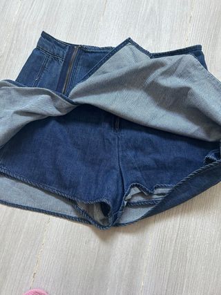 Falda vaquera azul con cremallera