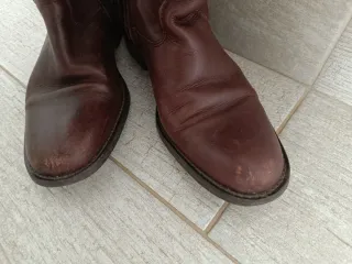 Botas altas de cuero marrón