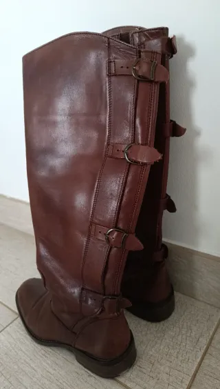 Botas altas de cuero marrón