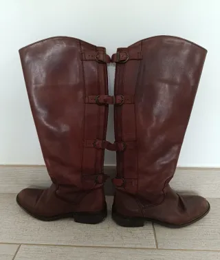 Botas altas de cuero marrón