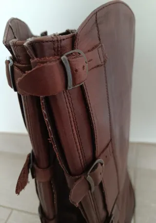 Botas altas de cuero marrón