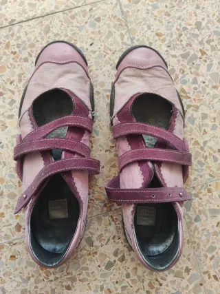 Zapatos cómodos de marca morados