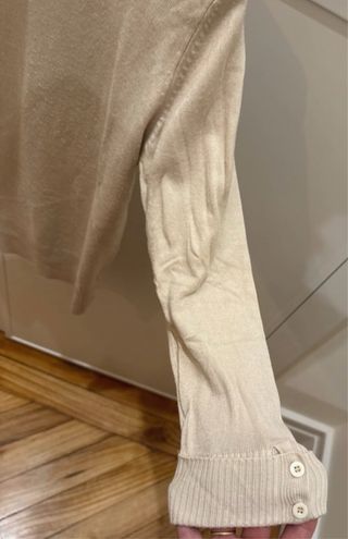 Jersey cuello alto de color blanco roto con manga