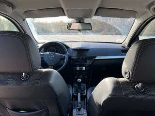 Opel Astra Sedan 1.7 CDTI EcoFlex 2010