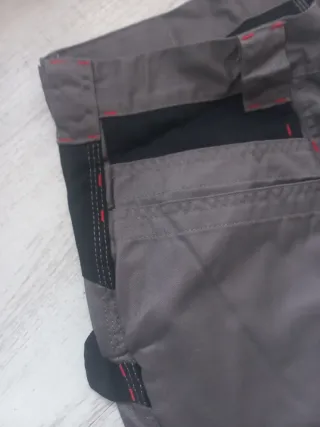 Pantalón de trabajo gris y negro