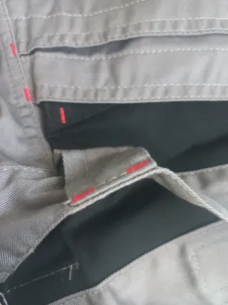 Pantalón de trabajo gris y negro