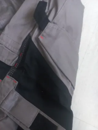 Pantalón de trabajo gris y negro