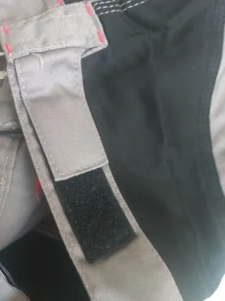 Pantalón de trabajo gris y negro