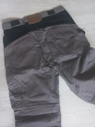 Pantalón de trabajo gris y negro