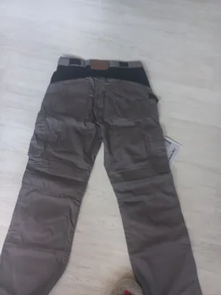 Pantalón de trabajo gris y negro