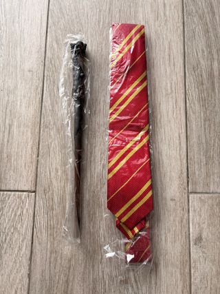 Varita y corbata Harry Potter disfraz