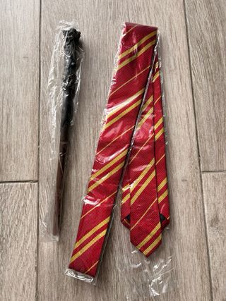 Varita y corbata Harry Potter disfraz