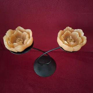 Portacandele con 2 candele a forma di fiore