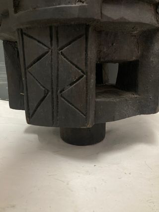 Tambor africano de madera con piel