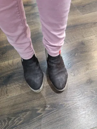 Botines Vidorreta cuña y detalles beige