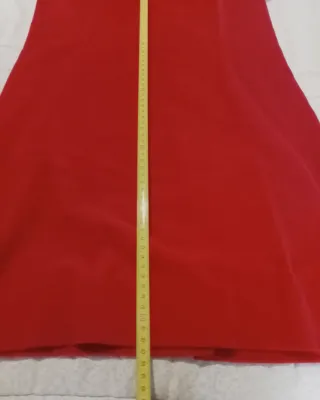 Abito rosso ricamato a mano per feste o cocktail