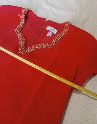 Abito rosso ricamato a mano per feste o cocktail