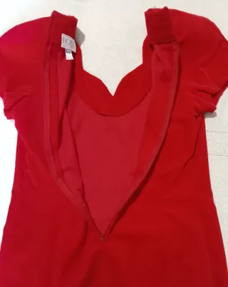 Abito rosso ricamato a mano per feste o cocktail