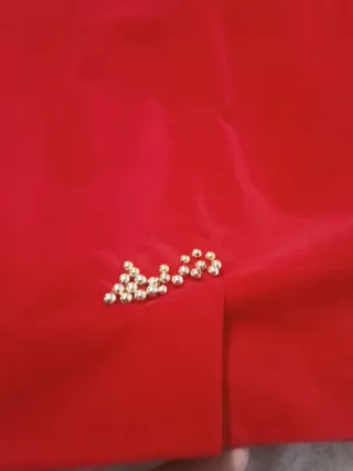 Abito rosso ricamato a mano per feste o cocktail