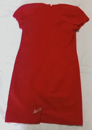 Abito rosso ricamato a mano per feste o cocktail