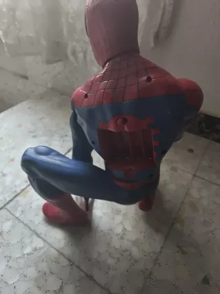 juguete spiderman con altavoz y sensor