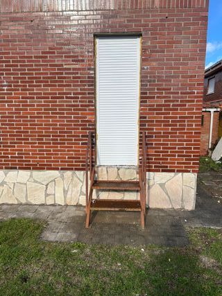 Puerta PVC,persiana seguridad elect,mando distanc.