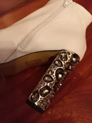 Botines blancos de tacón