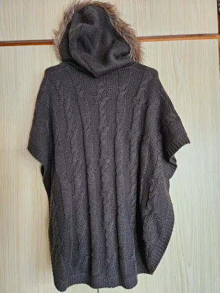 Capa de punto con capucha y pelo Talla L