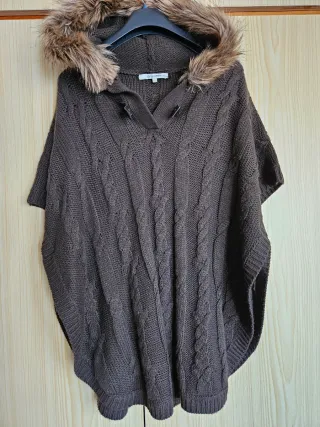 Capa de punto con capucha y pelo Talla L
