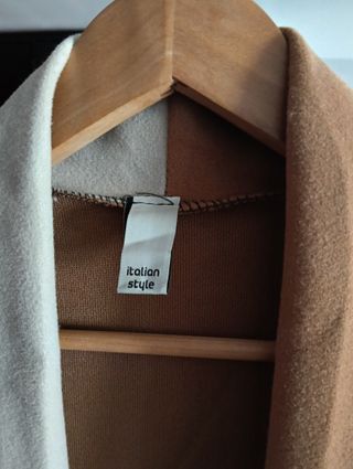 Abrigo largo con flecos