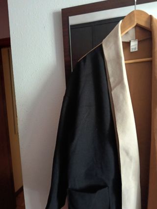 Abrigo largo con flecos