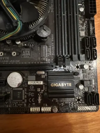 Placa Base Gigabyte GA-B250M-DS3H Itel I3-7100